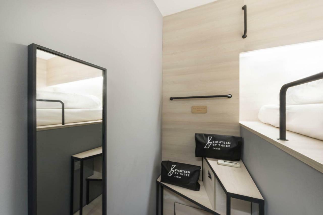 Hotel kapsul Eighteen By Three Singapore